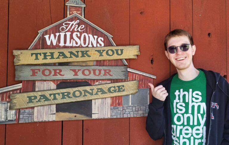 Justin Wilson pointing at a sign at the Silver Dollar City theme park