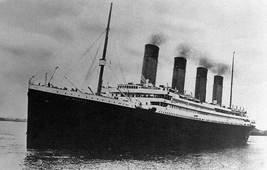 Old black-and-white front-facing photograph of RMS Titanic